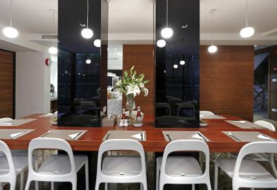 اس33 کامپکت سوخومویت هتل