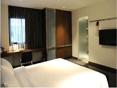 اس33 کامپکت سوخومویت هتل