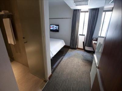 اس33 کامپکت سوخومویت هتل