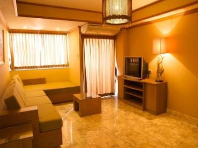 جولی سوئیتز اند اسپا