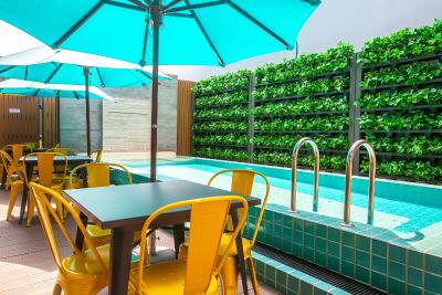 رسنتا اکسپرس پوکت تاون