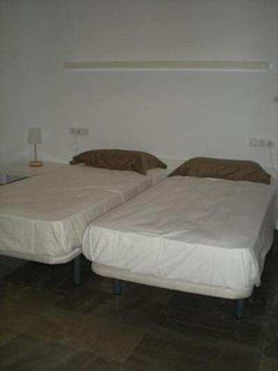 لیوینگ والنشیا ادیفیشن ویتریا