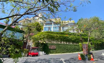 ایندوچین ریزورت اند ویلاز