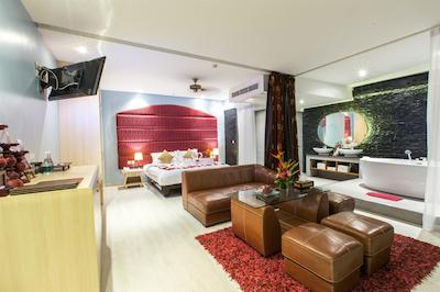 ایندوچین ریزورت اند ویلاز