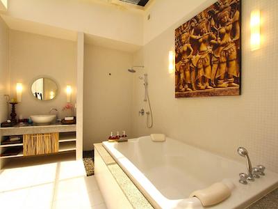 ایندوچین ریزورت اند ویلاز