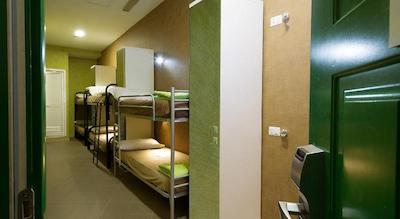 یود استیشن هستل