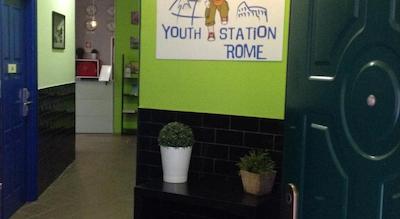 یود استیشن هستل