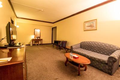 ایمپریال سویتز هتل