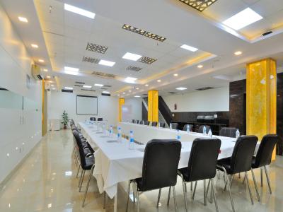 اسکای ریچ اینترنشنال