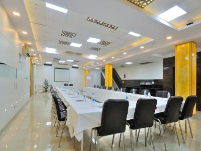 اسکای ریچ اینترنشنال