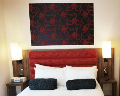 سیمپلی رومز اند سویتز