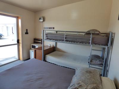 راسکورس باکپاکرز هستل