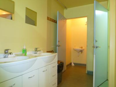 راسکورس باکپاکرز هستل