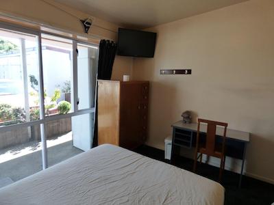 راسکورس باکپاکرز هستل