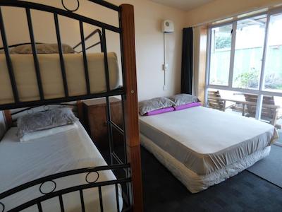 راسکورس باکپاکرز هستل