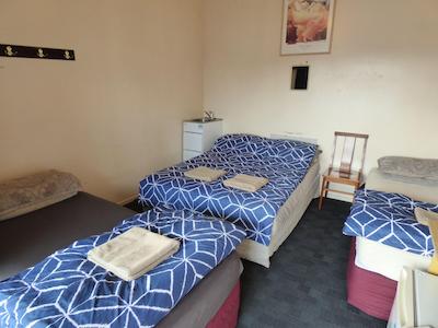 راسکورس باکپاکرز هستل