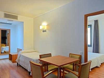 هتل اکتا ازول