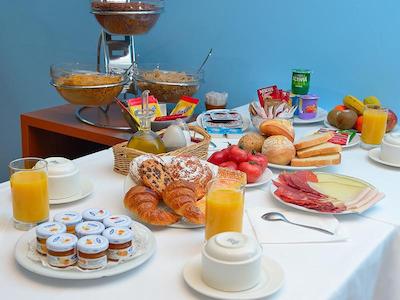 هتل اکتا ازول