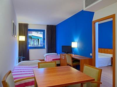 هتل اکتا ازول