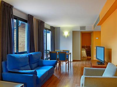 هتل اکتا ازول