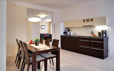 کارلوا پراگو اپارتمنتز