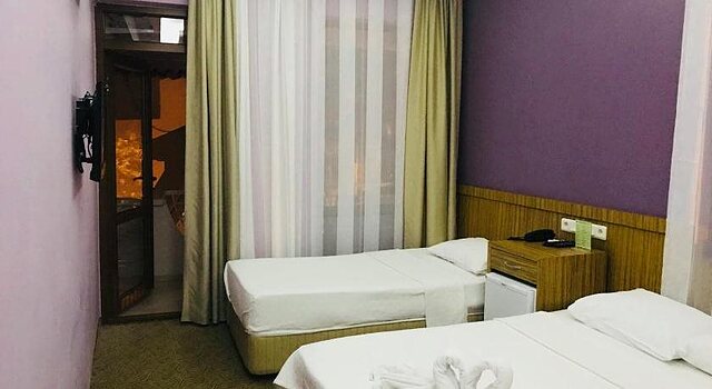 لارا کاپریز