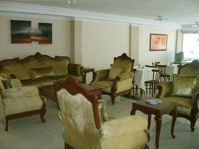 لارا کاپریز