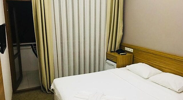 لارا کاپریز