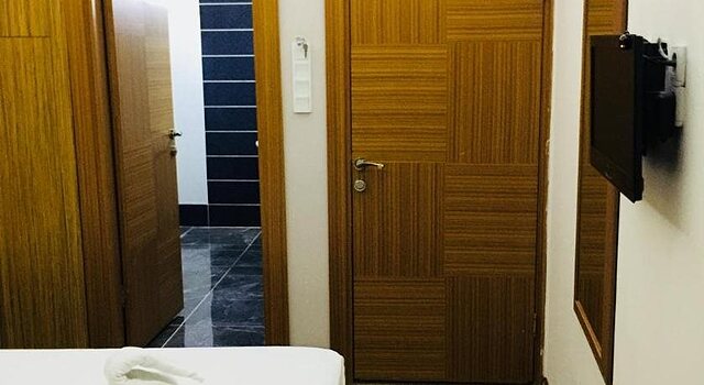 لارا کاپریز