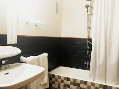 اریاده هستل