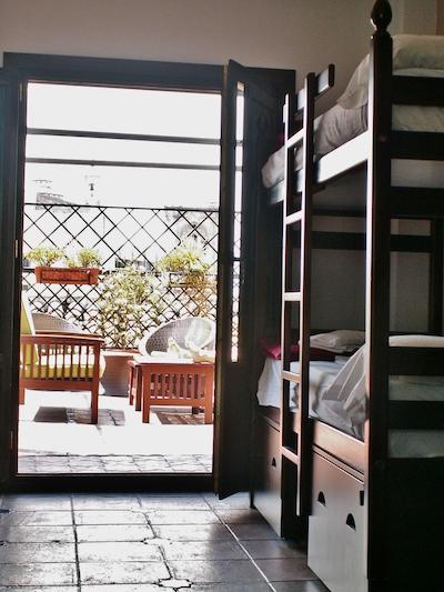 اُاسیز باکپاکرز هستل گرانادا