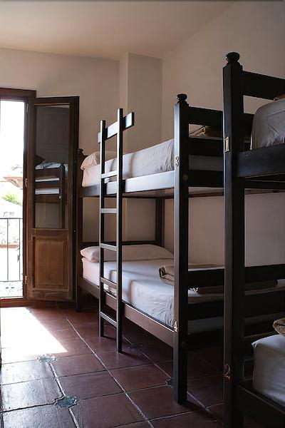 اُاسیز باکپاکرز هستل گرانادا