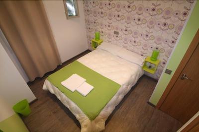 هستال ابریل