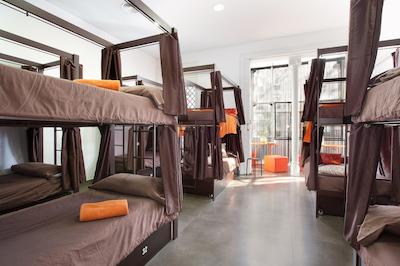 هیپ کارما هستل