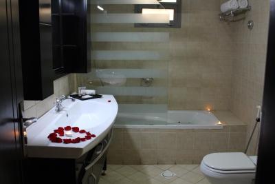 اوان اجمان سویتز هتل