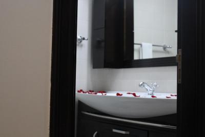 اوان اجمان سویتز هتل