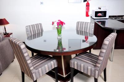 اوان اجمان سویتز هتل