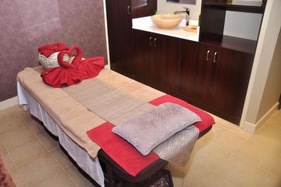 اوان اجمان سویتز هتل