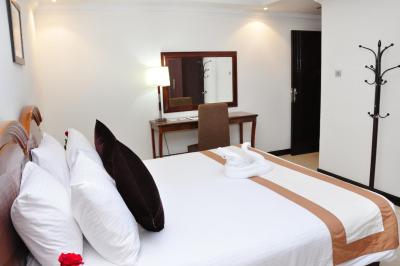 اوان اجمان سویتز هتل