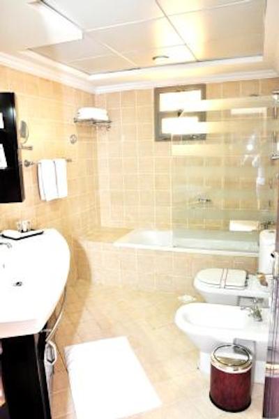 اوان اجمان سویتز هتل