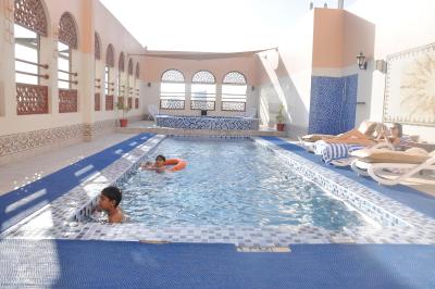 اوان اجمان سویتز هتل