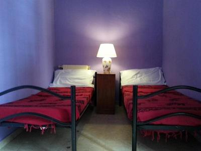 ادن گوست هوس هستل