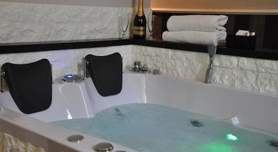 ناونا نیس روم