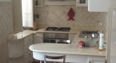 ناونا نیس روم