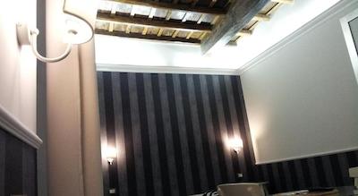 ناونا نیس روم