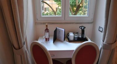 ناونا نیس روم