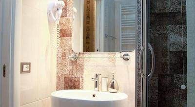 ناونا نیس روم