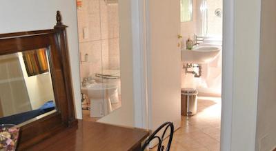 د فلور ب اند ب