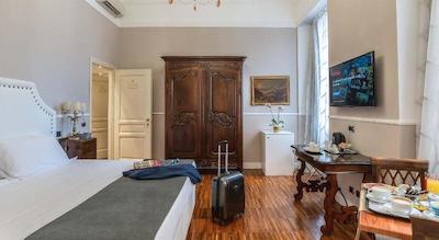 ای تر مسهتیری گوست هوس