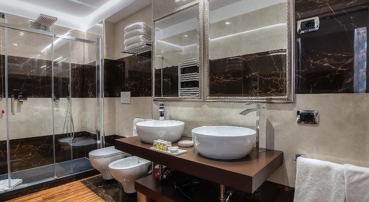 ای تر مسهتیری گوست هوس